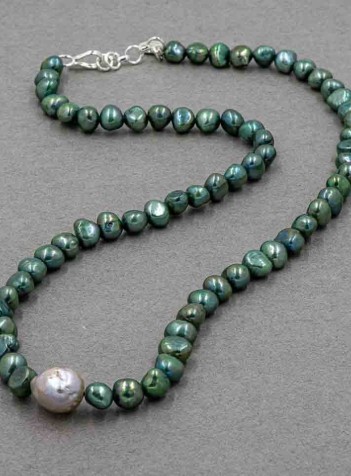 Green pearl and fireball pearl necklace